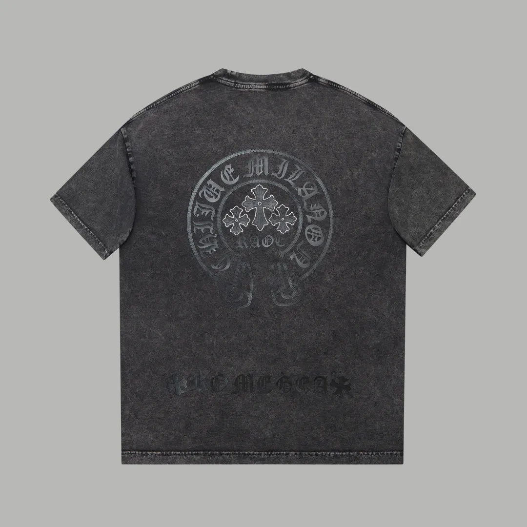🅿️240 ✨CH✨🆕25SS spring and summer new style ✝Fresh rhinestone short sleeves Light luxury essential item for daily commuting for men and women Correct version Welcome to compare Detailed features · 280g 100% pure cotton double yarn jersey fabric · Custom dyed in the same vat, special thickened 32 count double-ply 1X1 thread · Imported Australian pearlescent diamonds✝patterns➕hardware nuts are stamped at high temperature. Ready-made garments are dyed, then faded and fried with snowflakes and frayed. Then washed to make them look old. General washing improves the effect · Double-needle stitching and seam-crossing process · Original main mark washed tag brand moisture-proof paper packaging Color: black/green/red/blue Size: S/M/L/XL